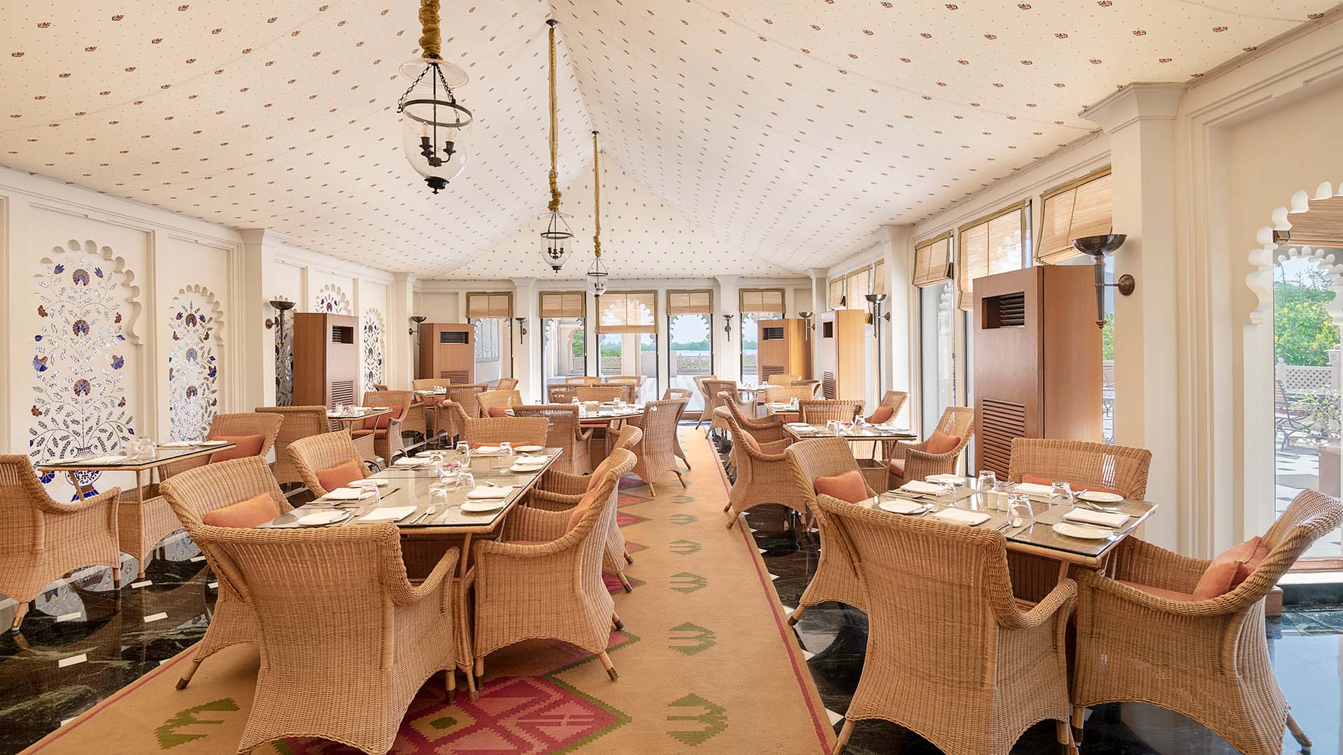 Aravalli restaurant at Trident Udaipur, a 5 star hotel in Udaipur offering Indian and international cuisines.